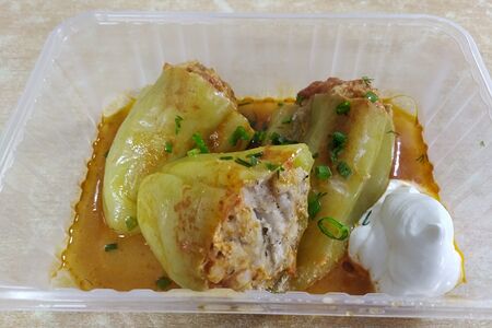 Перец фаршированный со сметаной