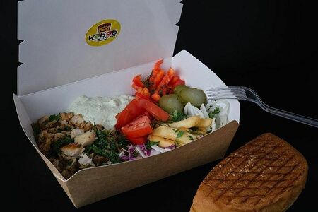 Шаурма на тарелке с курицей Maxi