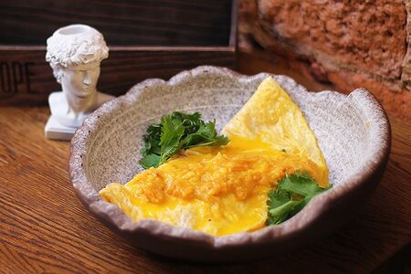 Омлет с сырным соусом