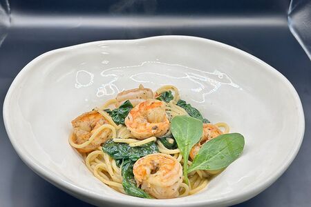 Паста с креветками и шпинатом