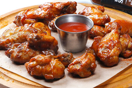 Куриные крылья под соусом барбекю