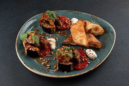 Салат из хрустящих баклажанов