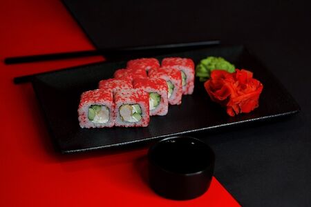 Калифорния с креветкой темпура