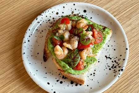 Брускетта с креветкой