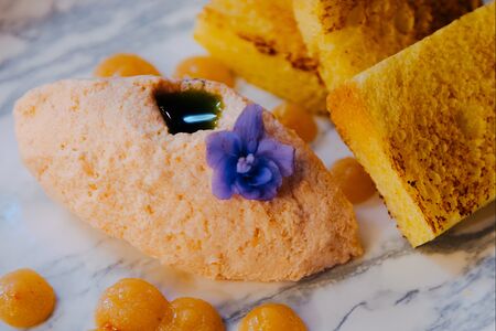 Риет из лосося с гелем из печёного яблока