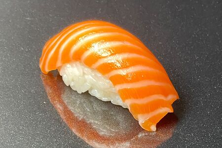 Суши с семгой