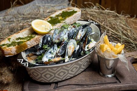 Томленые мидии в сливочном соусе