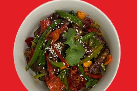 Салат с рваной говядиной