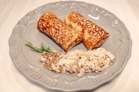 Блин с курицей и грецким орехом