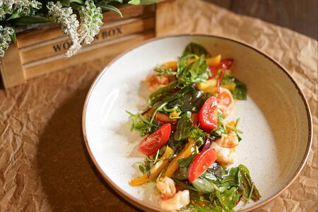 Салат с креветками