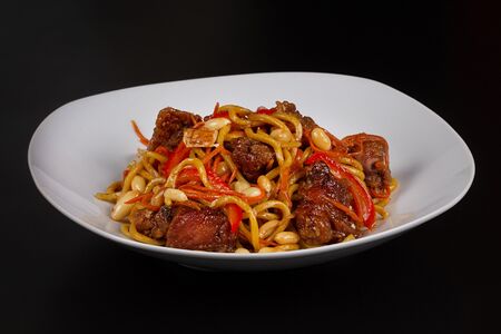 Цыпленок по-сычуаньски с раменом