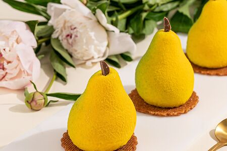 Муссовое пирожное Карамельная груша