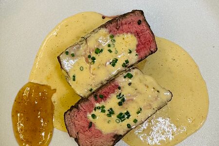 Филе миньон из вырезки с перечным соусом