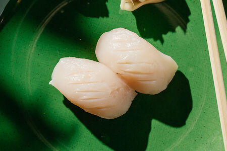 Суши Гребешок