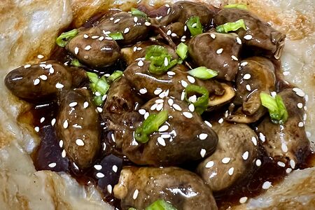 Куриные сердечки гриль, лепешка Роти, соус терияки