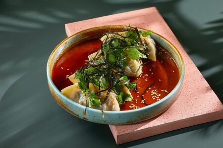 Гёдза с говядиной и соусом Кочудян