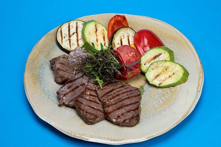 Медальоны с овощами гриль