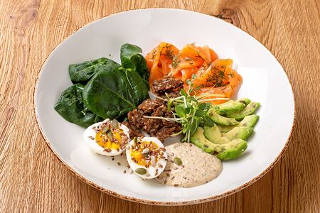 Боул с лососем