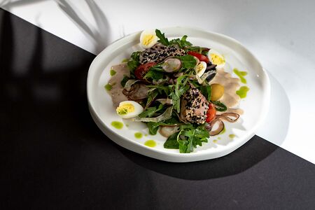 Нисуаз с тунцом, фенхелем и соусом тоннато