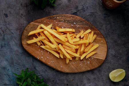 Картофель фри с солью