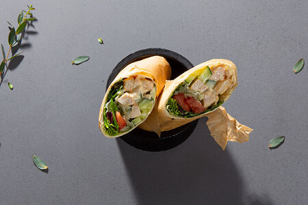 Шаверма с курицей и овощами гриль