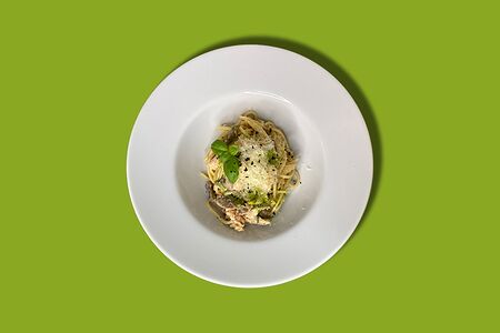 Паста с курицей и грибами