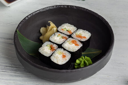 Ролл со сливочным сыром с лососем