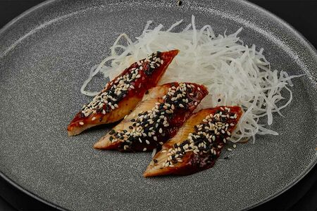 Сашими копчёный угорь Унаги