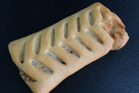 Турновер с сыром и ветчиной