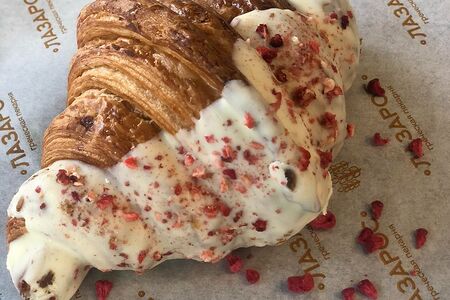 Круассан ванильно-ягодный