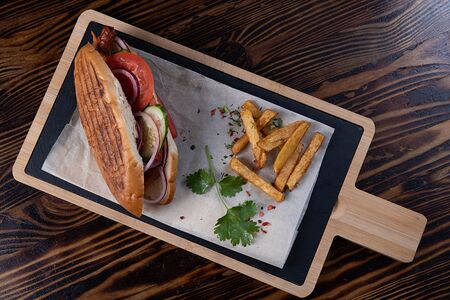 Хот-дог с охотничьей колбаской