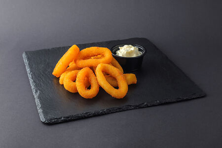 Кольца кальмара и соус