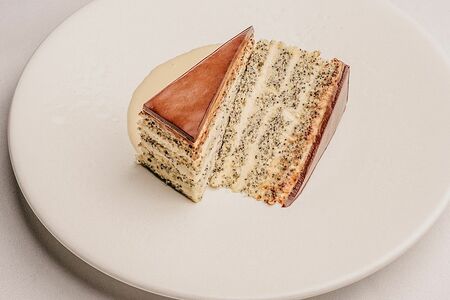 Маковый торт с ванильным кремом