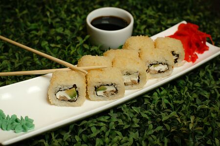 Горячий ролл с угрем