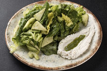 Большой зеленый салат