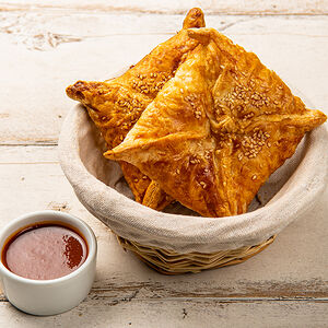 Мини ХачапуриХ2 с соусом сацебели