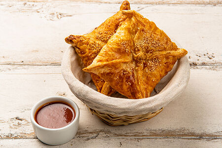 Мини ХачапуриХ2 с соусом сацебели
