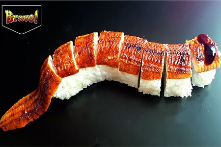 Дракон - ролл с угрем