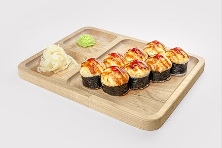 Запеченный ролл с пармезаном и тунцом