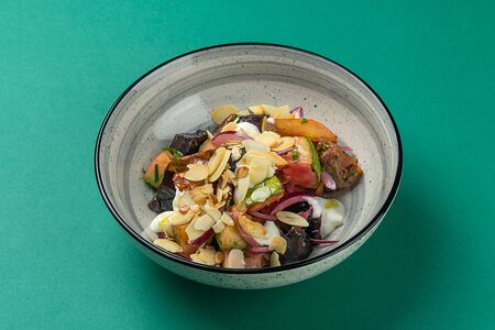 Салат с брынзой и печеными овощами