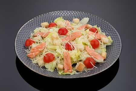 Цезарь с опаленным лососем