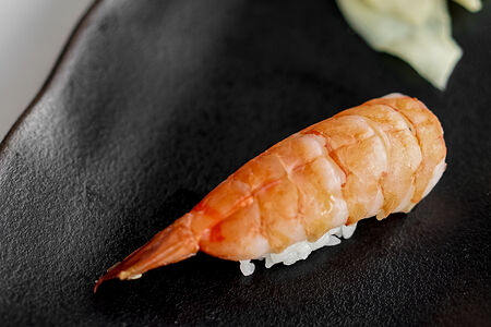 Суши креветка