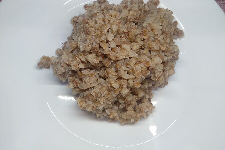 Гречка на молоке с маслом (не сладкая)