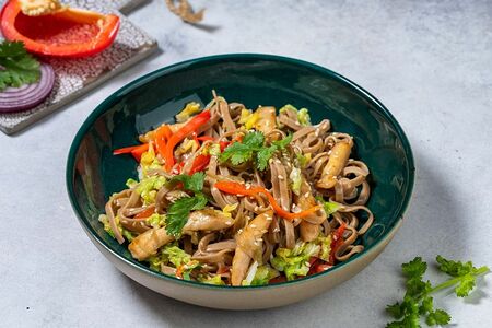 Лапша Соба с цыпленком и овощами