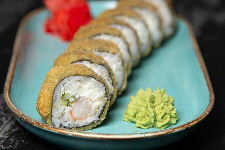 Теплый ролл с креветкой