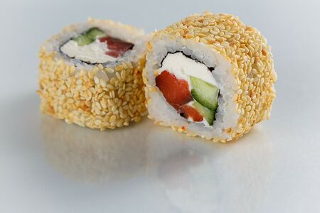 Ролл Сяке кунсей