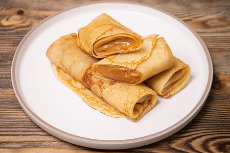 Блинчик с вареной сгущенкой