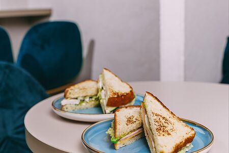 Тост с яйцом пашот