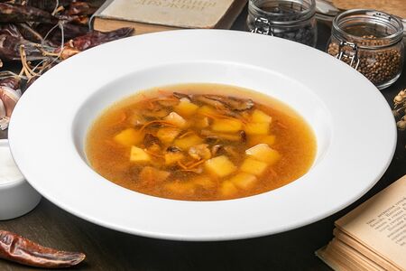 Суп из лесных грибов со сметаной