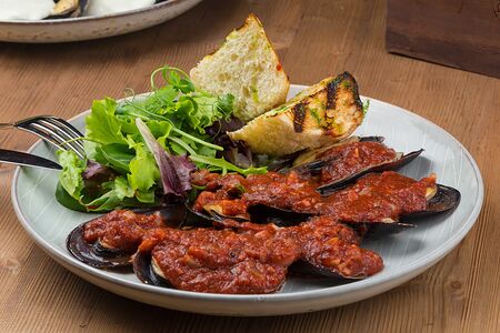 Мидии в томатном соусе